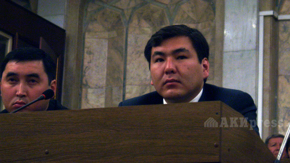 Айдар Акаев парламентда. 2005 йил