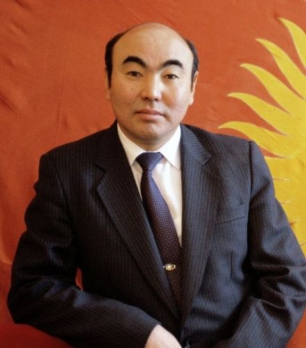 Asqar Akayev o‘z ish kabinetida. 1992-yil