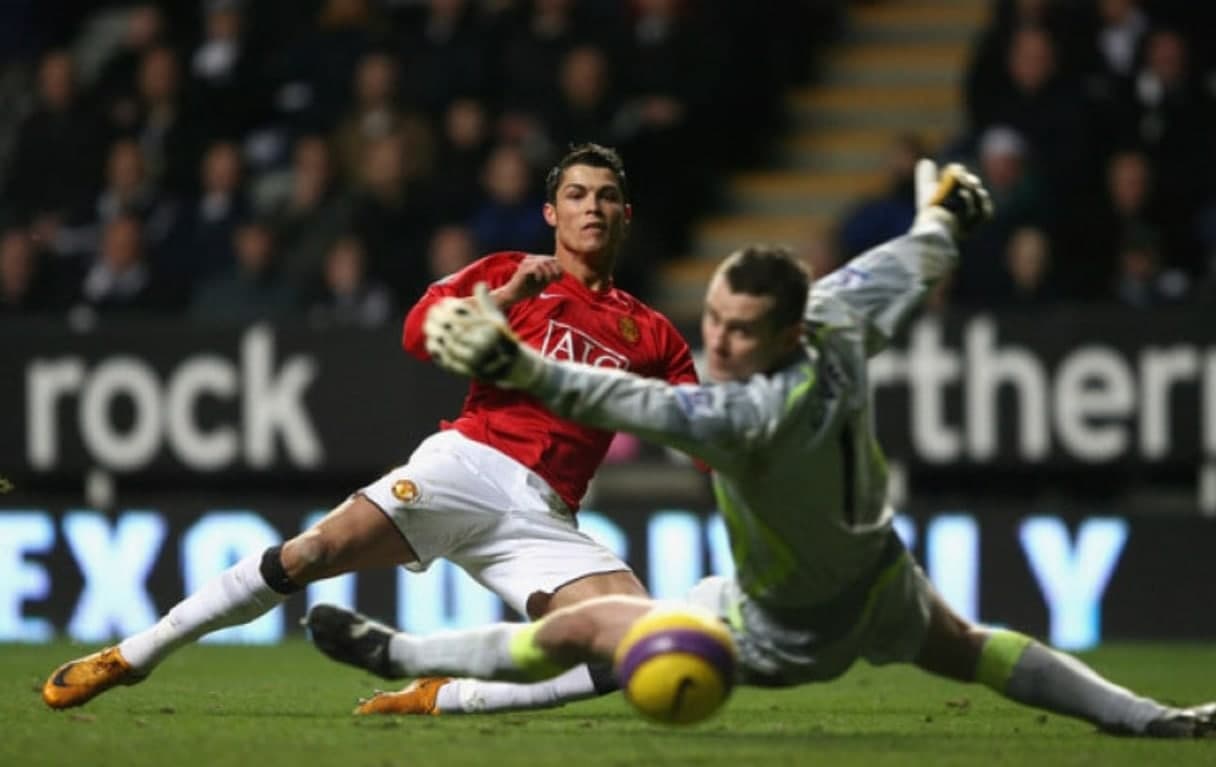 2008 йил январь ойида Роналду «Манчестер Юнайтед» таркибидаги ягона ҳет-трикини қайд этган – «Ньюкасл»га қарши ўйин (6:0). Ўшанда Шей Гивен Кришнинг зарбаларидан азият чекканди.