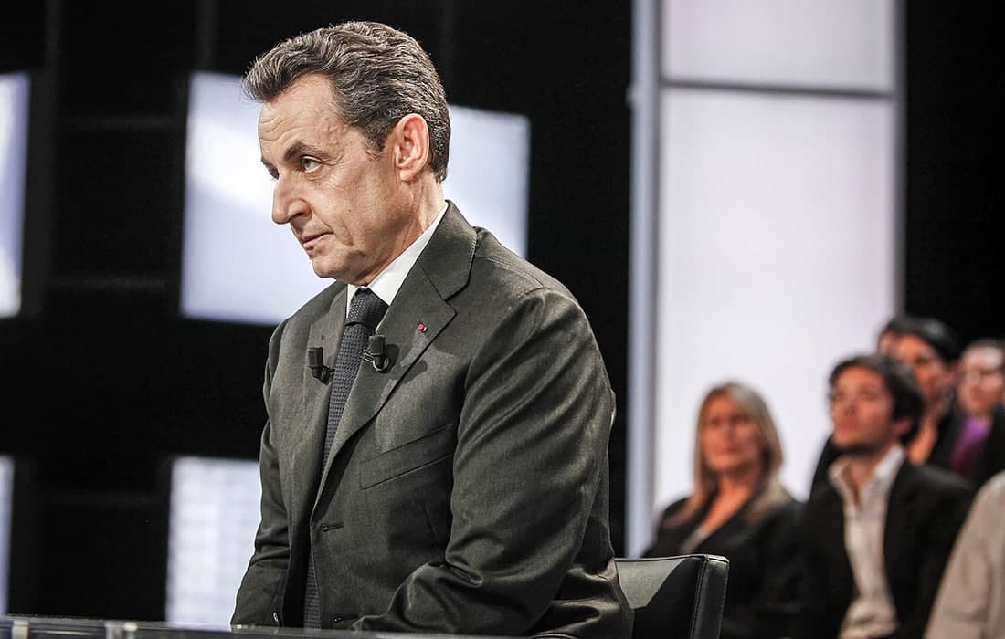Суд Франциянинг собиқ президенти Николя Саркозини 2012 йилда ўзининг шахсий сайлов кампаниясини ноқонуний молиялаштирганликда айбдор деб топди ва уни бир йилга озодликдан маҳрум этди.