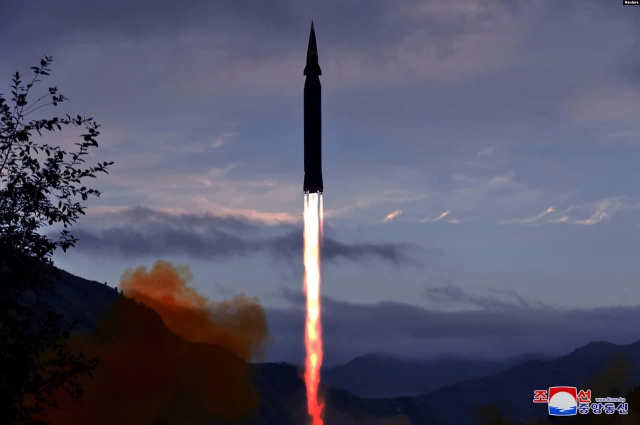 Shimoliy Koreyada yangi ishlab chiqarilgan “Hvasong-8” gipertovushli raketasi KXDR Mudofaa fanlari akademiyasi tomonidan sinovdan o‘tkazildi.