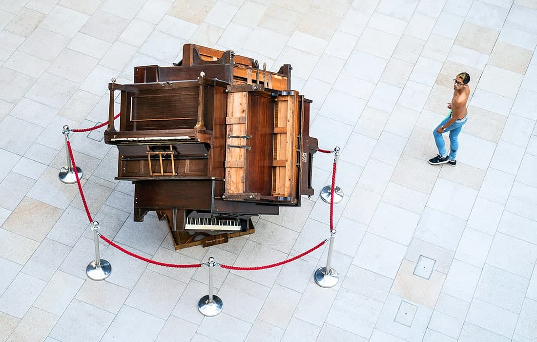 Piano Cube бадиий инсталляцияси Англиянинг Лидс шаҳрида бўлиб ўтган 20-халқаро пианиночилар танловида тақдим этилди.