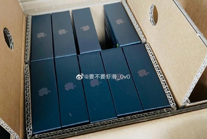 Plyonka yo‘q: iPhone 13 seriyasidagi smartfonlarning yangi qadog‘i foydalanuvchilarni taajjubga soldi