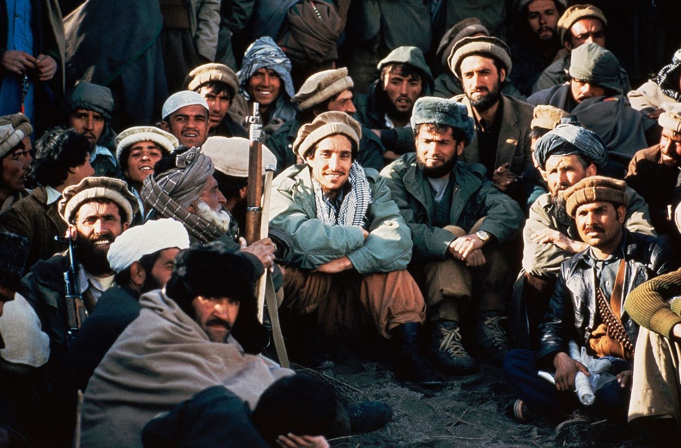 Ahmad Shoh Mas’ud Panjsherda sovet armiyasiga qarshi janglar orasidagi tanaffus vaqtida, 1984-yil.