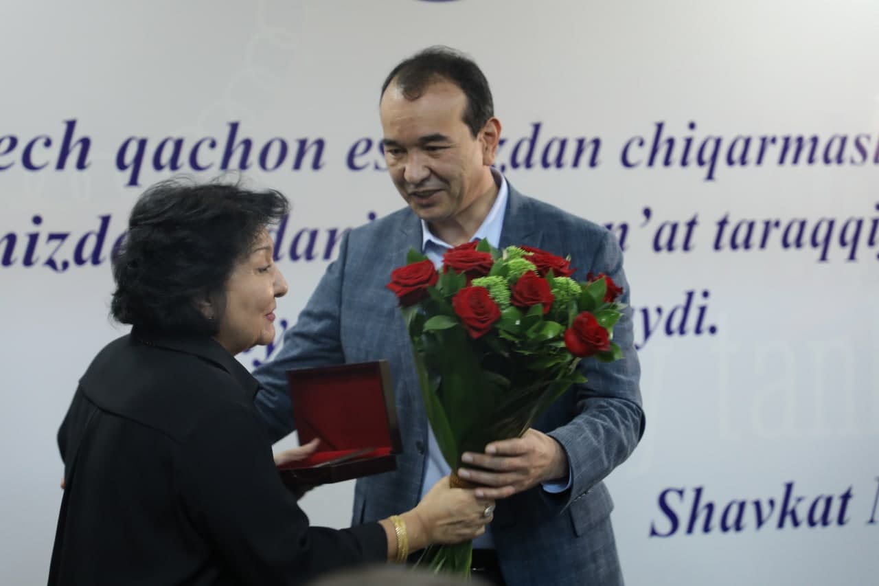O‘zbekiston davlat konservatoriyasi professori Orzu Azimovaga “Mehnat shuhrati” ordeni topshirildi.