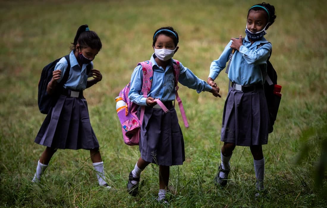 Hindistonning Assam shtatidagi boshlang‘ich maktablarda COVID-19 pandemiyasi cheklovlari yumshatilganidan keyin darslar qayta boshlandi.