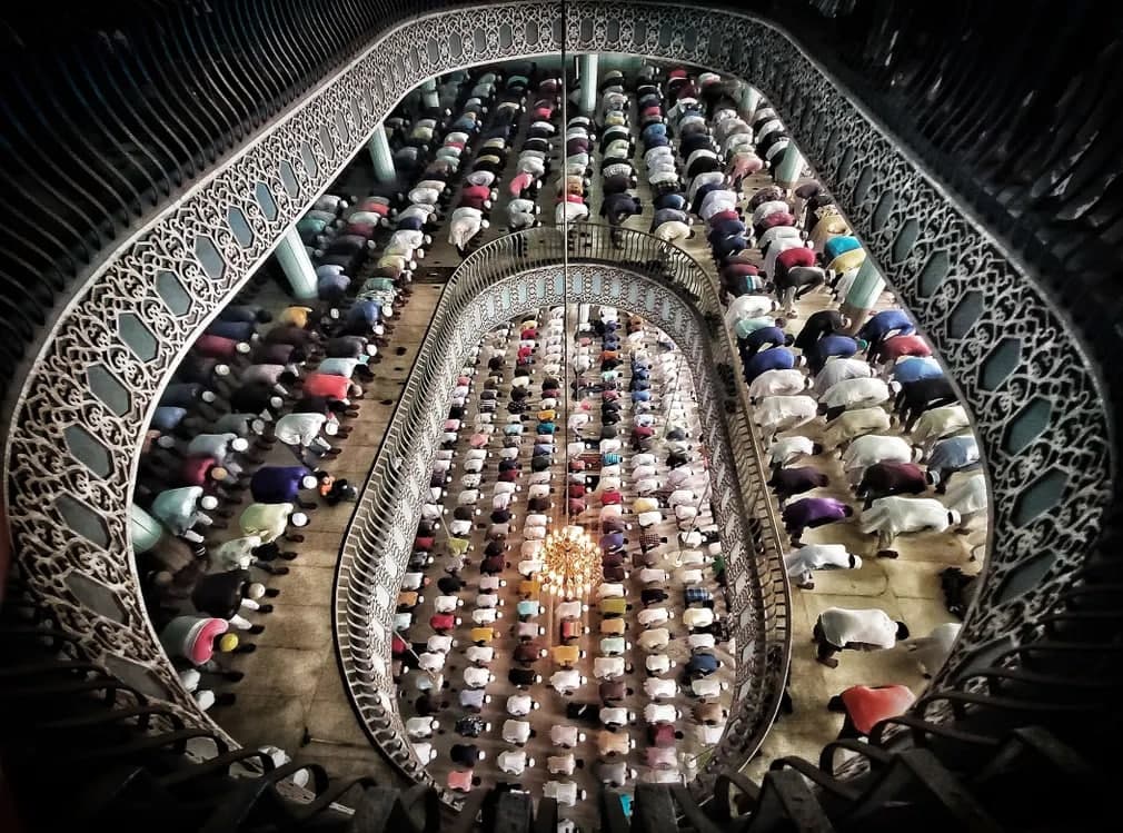 Musulmonlar Bangladeshdagi “Baytul Mukarram” milliy masjidda juma namozida qatnashdi.