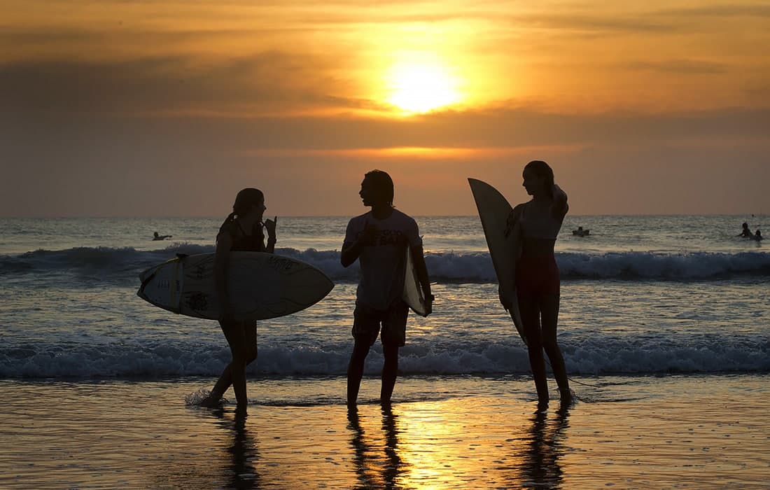 Indoneziya Bali orolini 19 mamlakatdan keluvchi emlangan sayyohlar uchun ochdi.