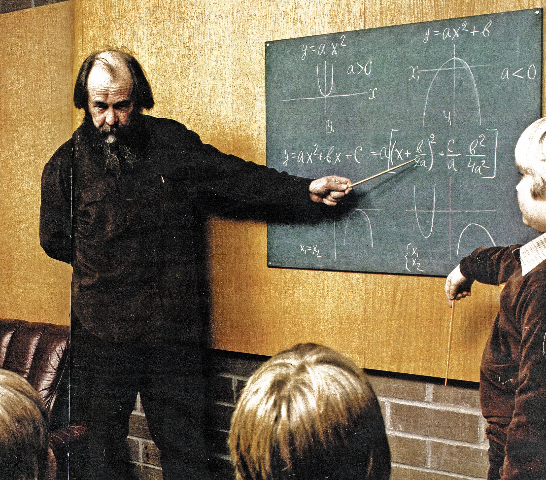 Ўрта мактабнинг оддий математика ўқитувчиси Александр Солженицин.