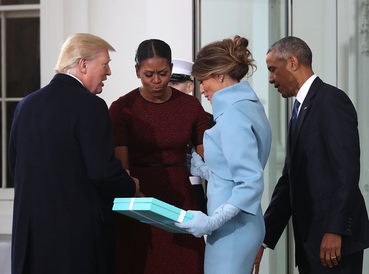 Donald va Melaniya Tramp, Barak va Mishel Obama yangi prezidentning inauguratsiyasida, 2017-yil 20-yanvar