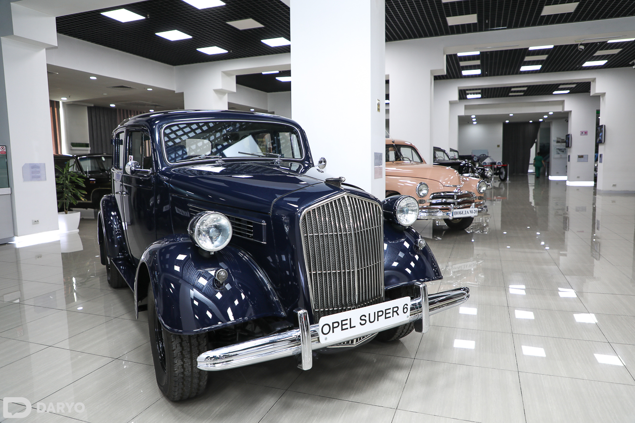 Германияда 1937—1938 йилларда ишлаб чиқарилган Opel Супер 6 лимузини.