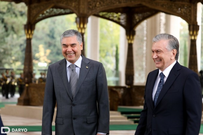 O‘zbekiston Prezidenti Shavkat Mirziyoyev va Turkmaniston prezidenti Gurbanguli Berdimuhamedov.