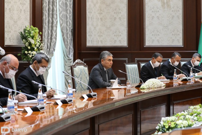 Turkmaniston prezidenti Gurbanguli Berdimuhamedov boshchiligidagi delegatsiya.