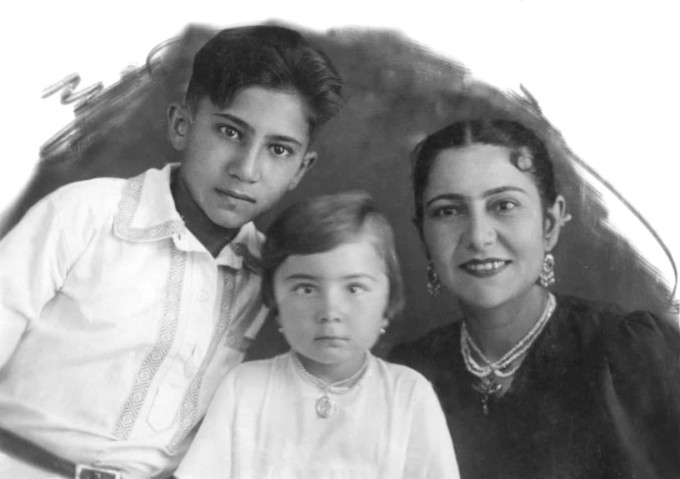 Maryam Yoqubova o‘g‘li Sulaymon va qizi Tamara bilan. 1946-yil