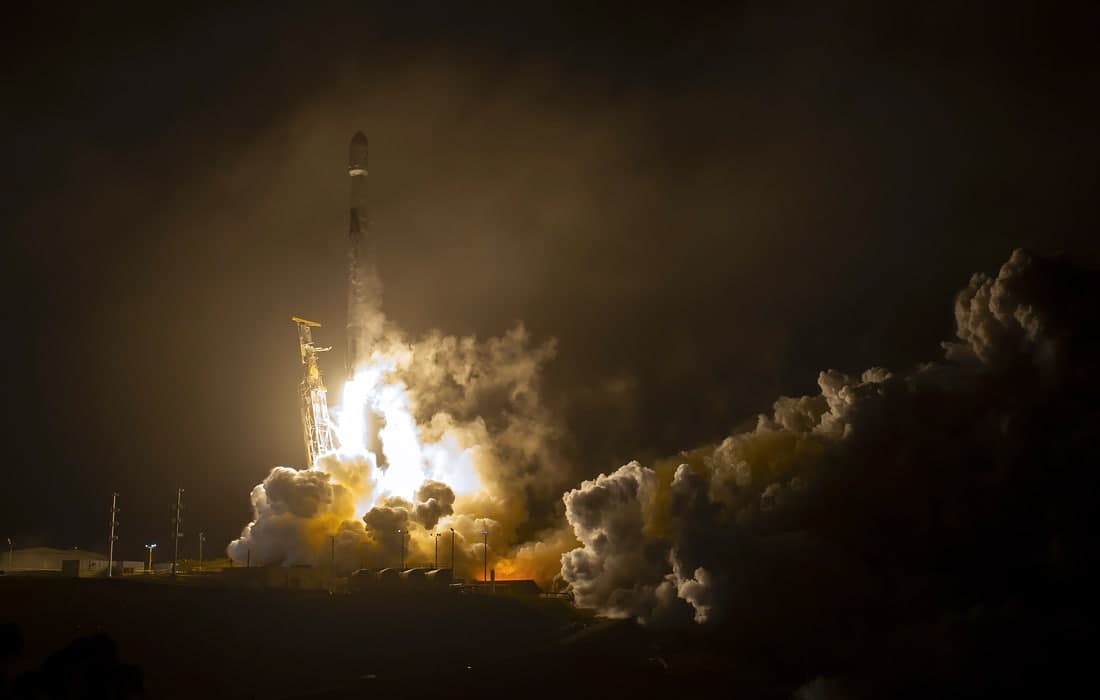 Қўшма Штатлар Ерни астероид тўқнашувидан ҳимоя қилиш технологиясини синаб кўриш учун ДАРТ космик кемасини учирди. Парвоз SpaceX компаниясининг Falcon 9 оғир ракетаси ёрдамида амалга оширилди.