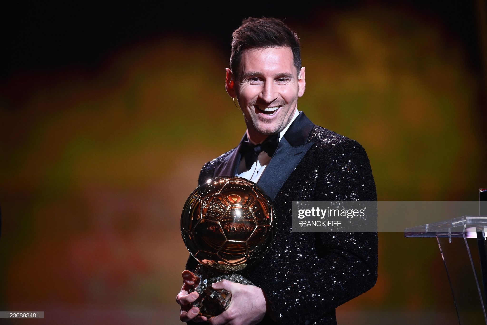 Lionel Messi 2021-yilgi “Oltin to‘p” sohibiga aylandi. Bu “Oltin to‘p” uning faoliyatidagi yettinchisi bo‘ldi.