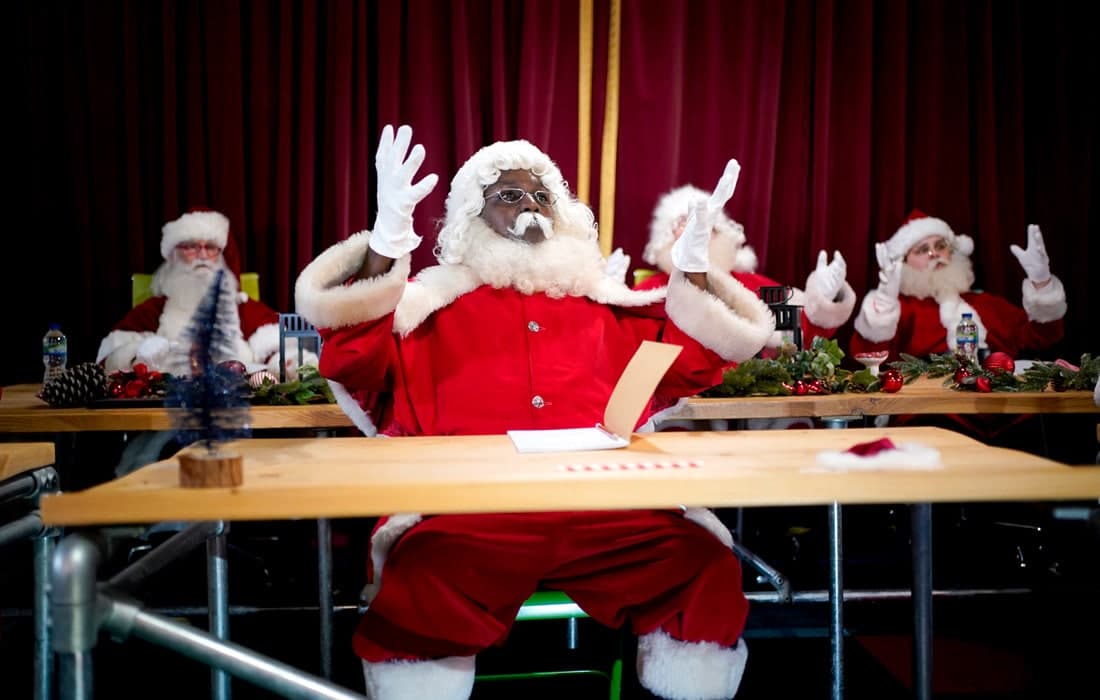 Лондондаги Санта Клаус мактабида анъанавий дарслар қайта бошланди.