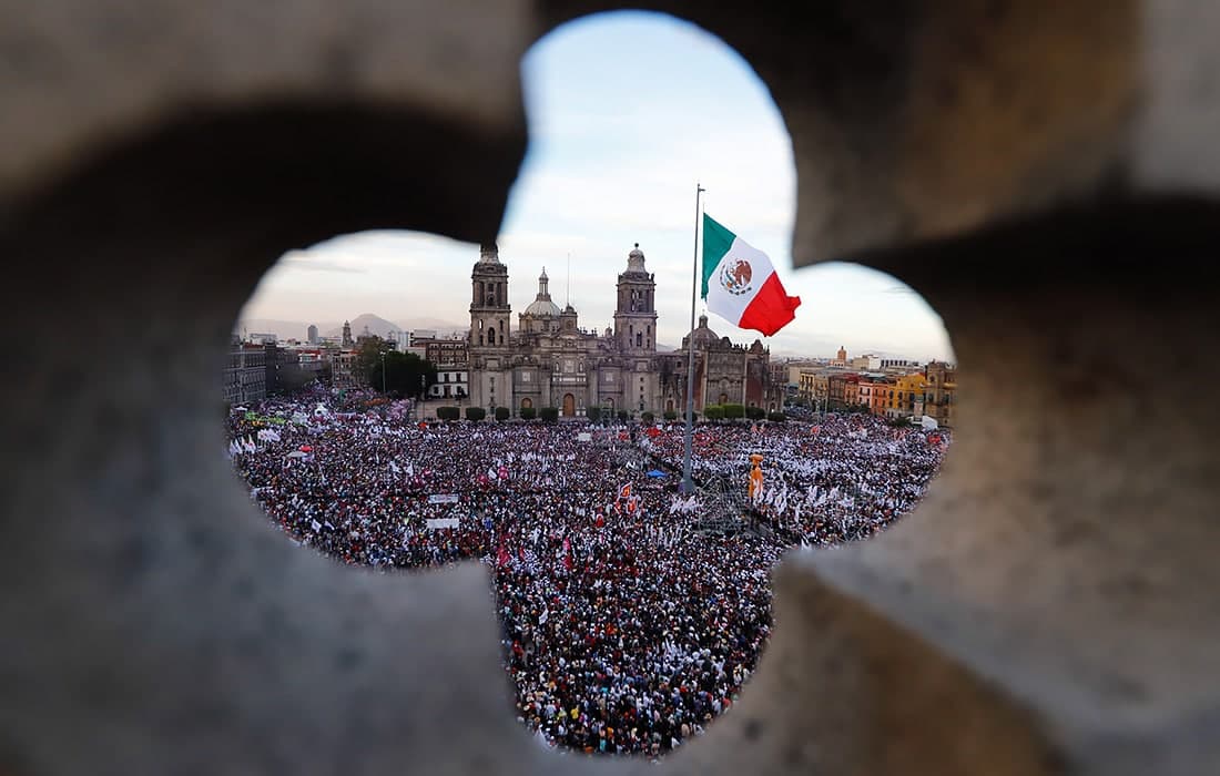 Meksika prezidenti Andres Manuel Lopes Obradorning Mexiko shahridagi Zokalo maydonidagi nutqi translyatsiyasi.
