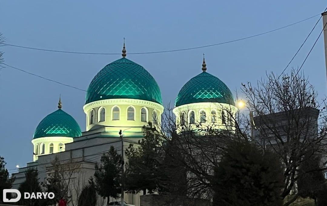 Toshkentdagi Xo‘ja Ahror Valiy masjidining tungi ko‘rinishi.