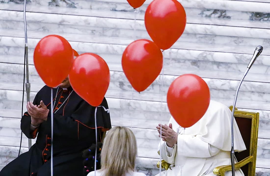 Rim Papasi Fransisk Vatikanda bolalar bilan uchrashdi.