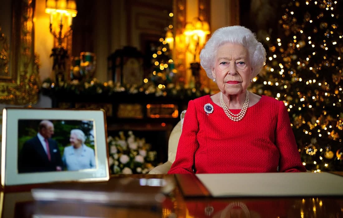Буюк Британия қироличаси Елизавета II Виндзор қасрида Рождество байрами билан Буюк Британия аҳолисини табриклади.