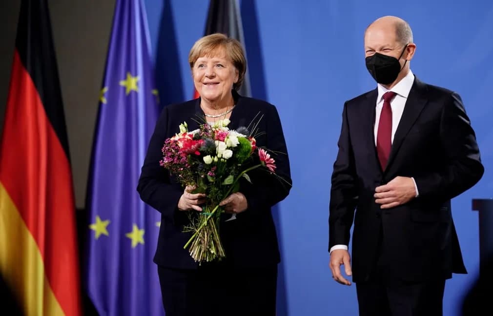 Germaniyaning sobiq kansleri Angela Merkel va uning o‘rnini egallagan Olaf Shols lavozim topshirish marosimida ishtirok etdi.