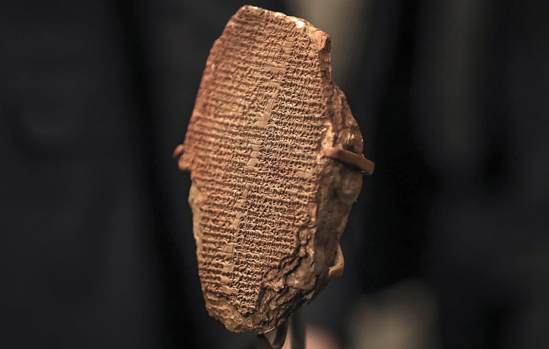 AQShga noqonuniy yo‘llar bilan eksport qilingan 3500-yillik lavha – Gilgamesh dostoni parchasi Iroqqa rasman qaytarildi.