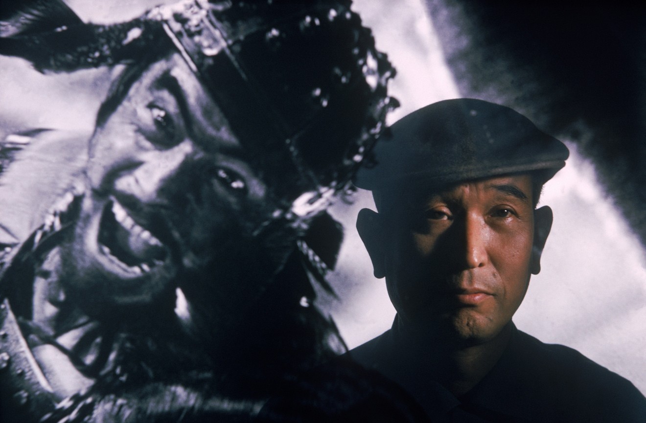 Akira Kurosava aktyor Toshiro Mifune surati yonida
