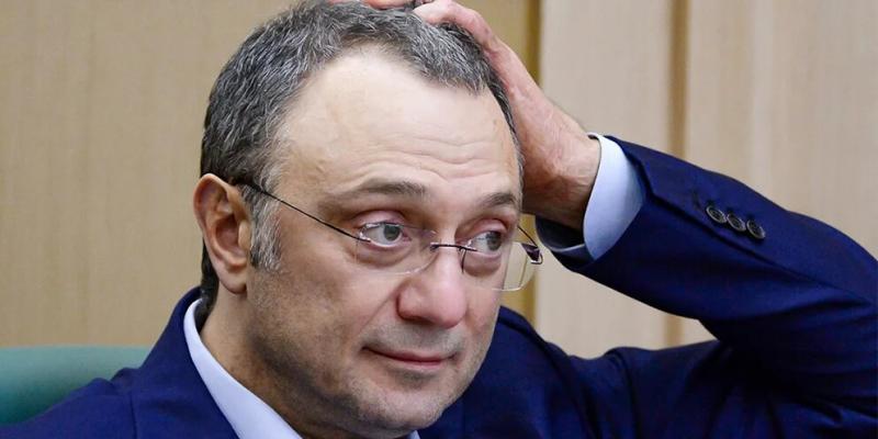 Россиянинг энг камбағаллашган миллиардерлари рўйхатида 1-ўринни Сулаймон Каримов эгаллади. Унинг оиласи 2021 йилда 6 млрд доллар йўқотган