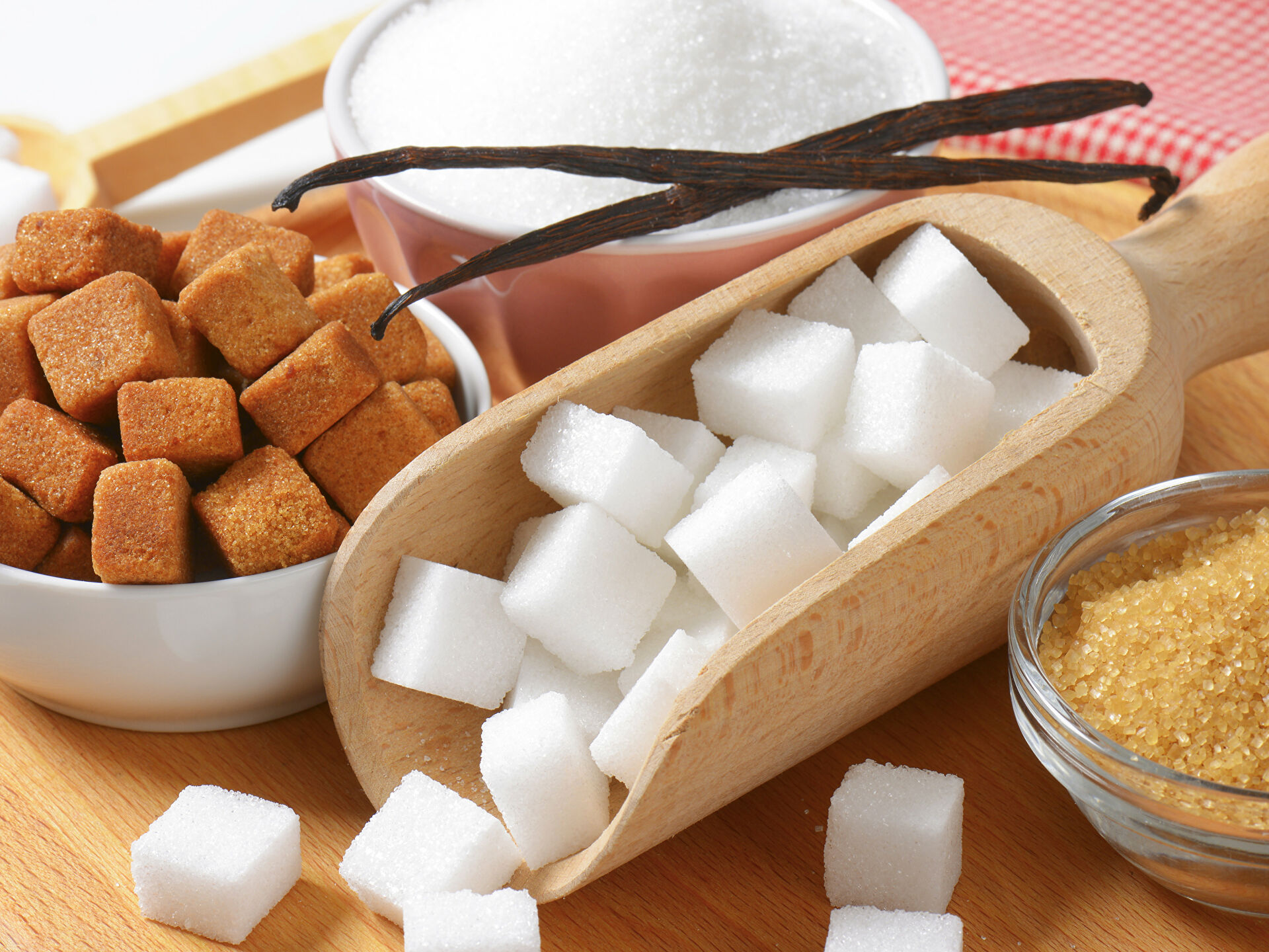 Сахар. Сахарная промышленность. Сахар и сладости. Рафинированный сахар.