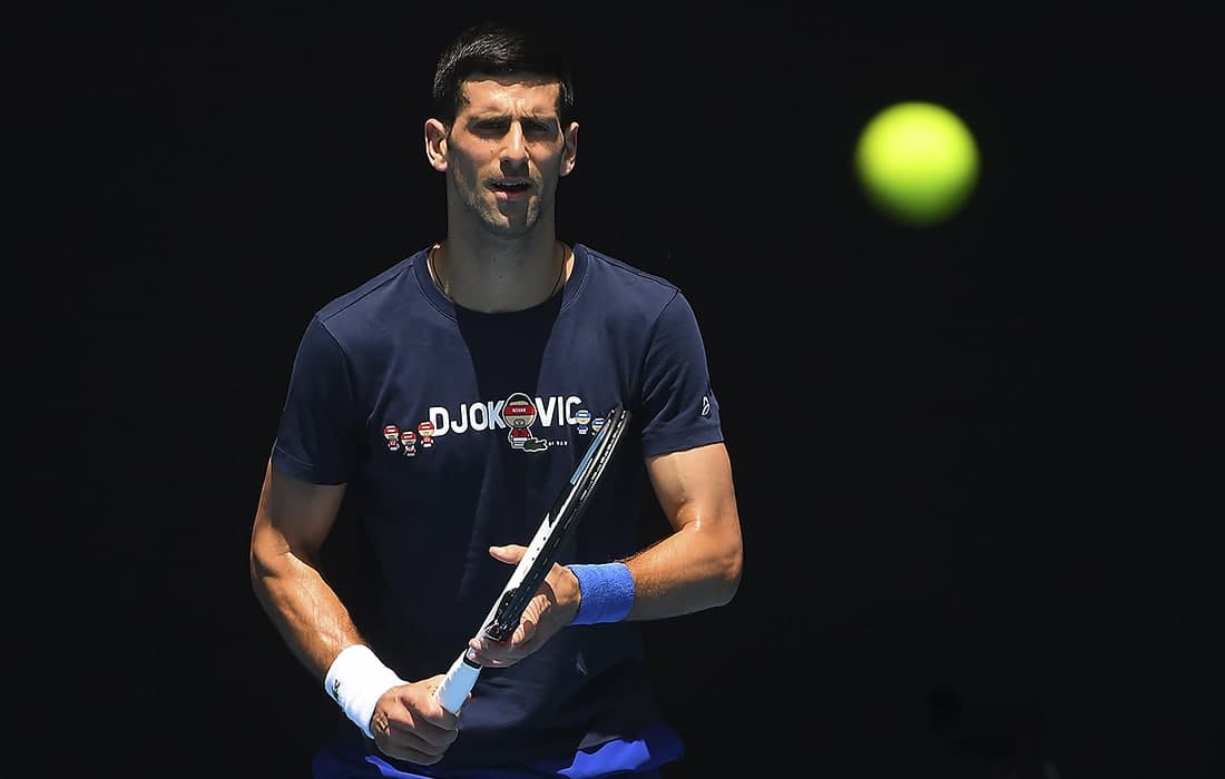 Serbiyalik tennischi Novak Jokovich Melburnda mashg‘ulot o‘tkazmoqda.