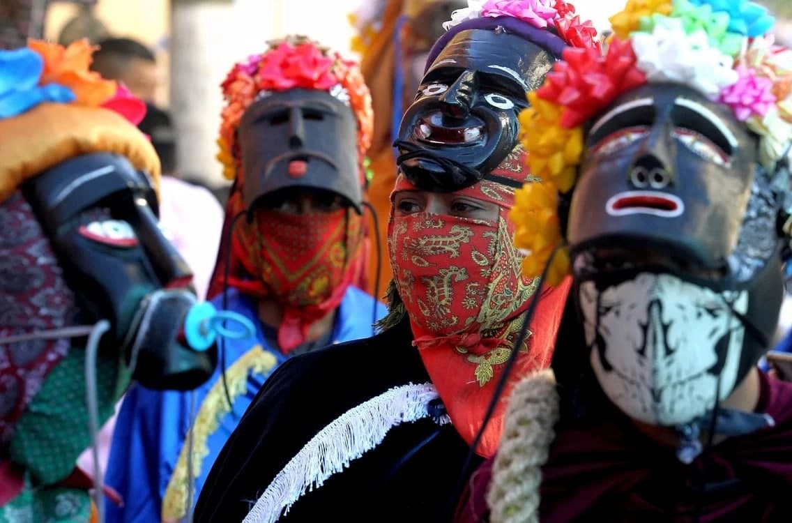 Meksikaning Tlahomulko-de-Zuniga shahrida Reyes Magos festivalida qatnashayotgan katoliklar.