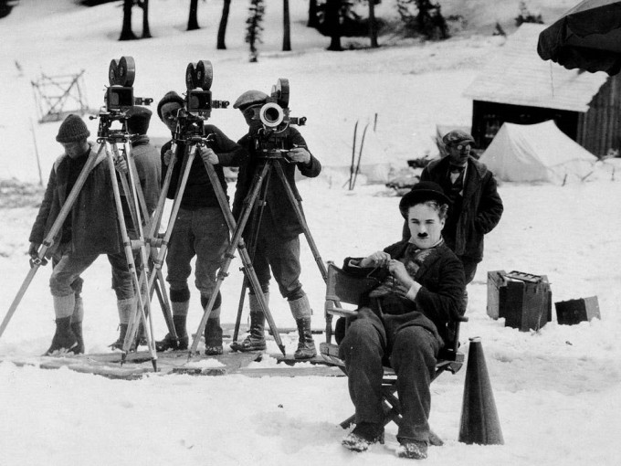 Чарли Чаплин «Олтин васвасаси» фильми суратга олинаётган вақтда, 1924 йил