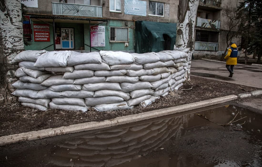 Donetsk va unga eng yaqin shaharlar aholisi uylarini tark etmaslikka chaqirildi.