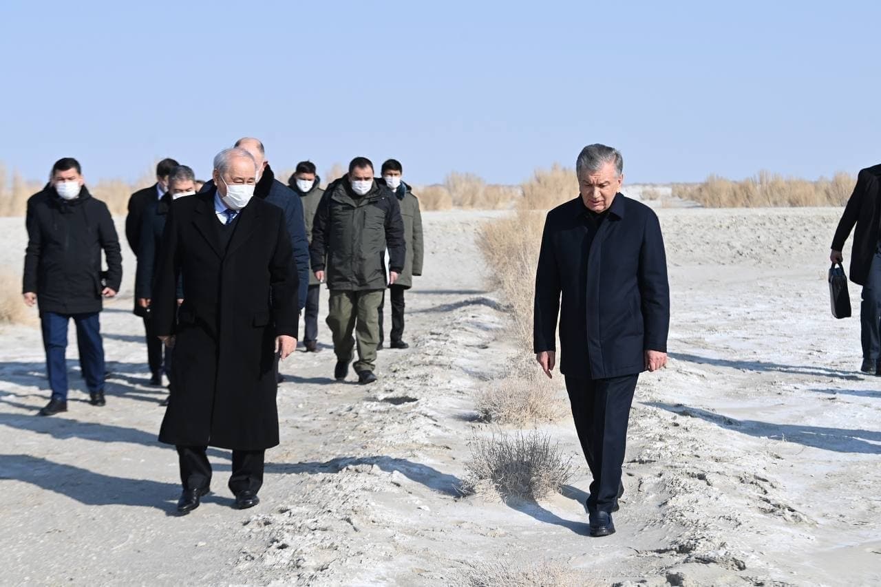 Shavkat Mirziyoyev 23-fevral kuni Qoraqalpog‘istonga tashrifi davomida Orol dengizining qurigan joyiga borib, vaziyatni ko‘rdi.