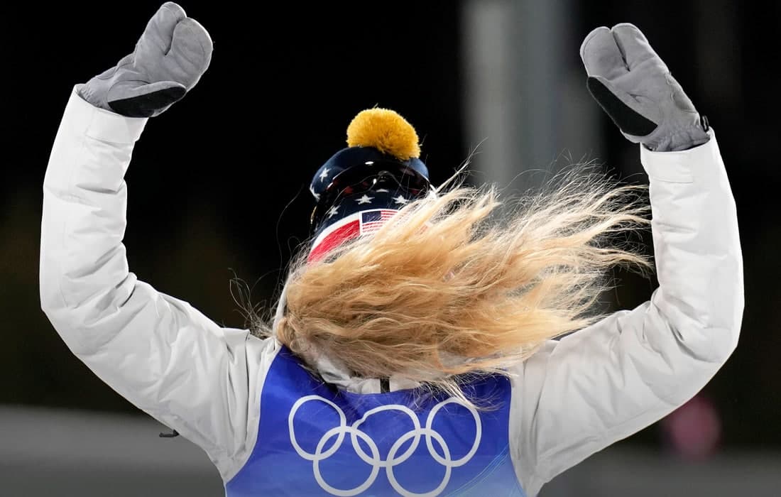 Amerikalik chang‘ichi Jessika Diggins qishki Olimpiada taqdirlash marosimida.