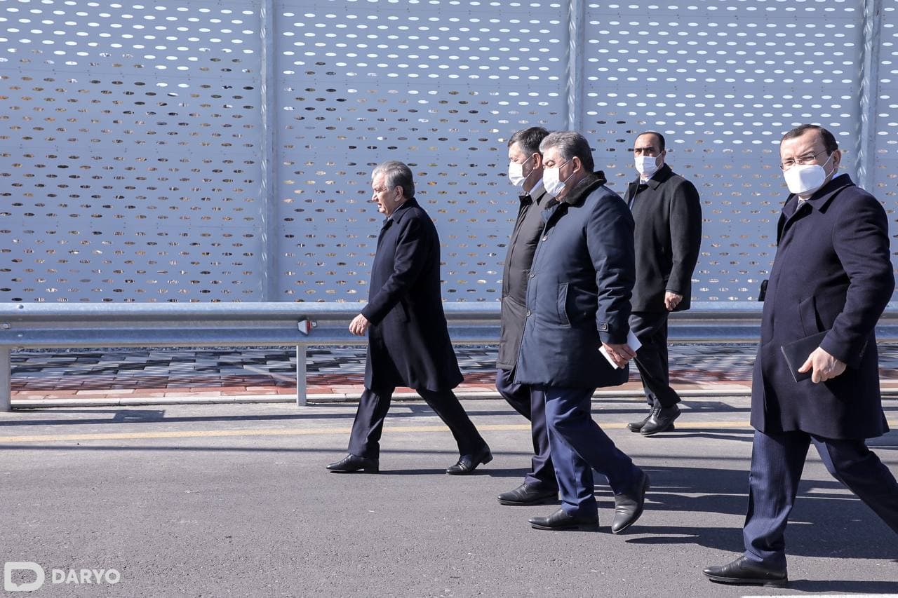 Shavkat Mirziyoyev Samarqand shahrining Bo‘stonsaroy va Rudakiy ko‘chalari kesishmasida qurilgan tunnelni borib ko‘rdi.