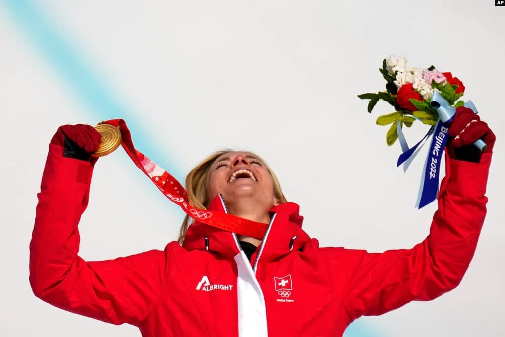 Shveysariyalik Lara Gut-Behrami Pekinning Yansin tumanida 2022-yilgi Qishki Olimpiada o‘yinlarida ayollar super-G bahsida oltin medal sohibasi bo‘ldi.