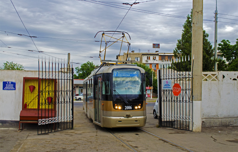 Toshkent tramvayining so‘nggi vagoni depoga kirib kelmoqda