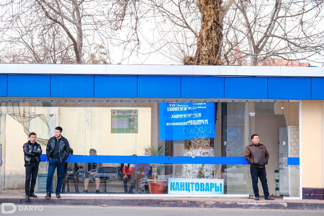 Toshkentdagi Respublika kardiologiya markazi bekati qurilishida asrab qolingan daraxt.