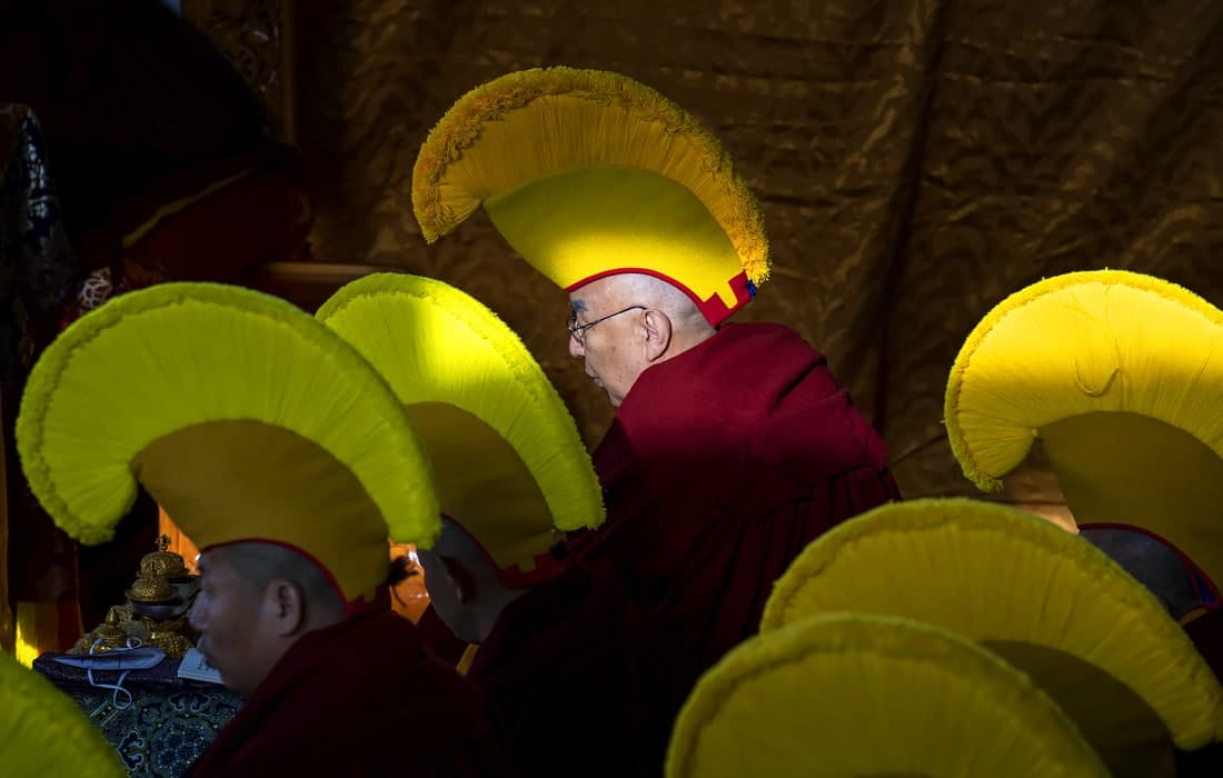 Tibet buddist rohiblarining ertalabki ibodati.