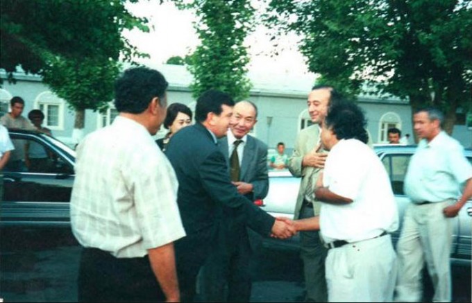 Abdulla Oripov O‘zbekistonning amaldagi prezidenti Shavkat Mirziyoyev bilan
