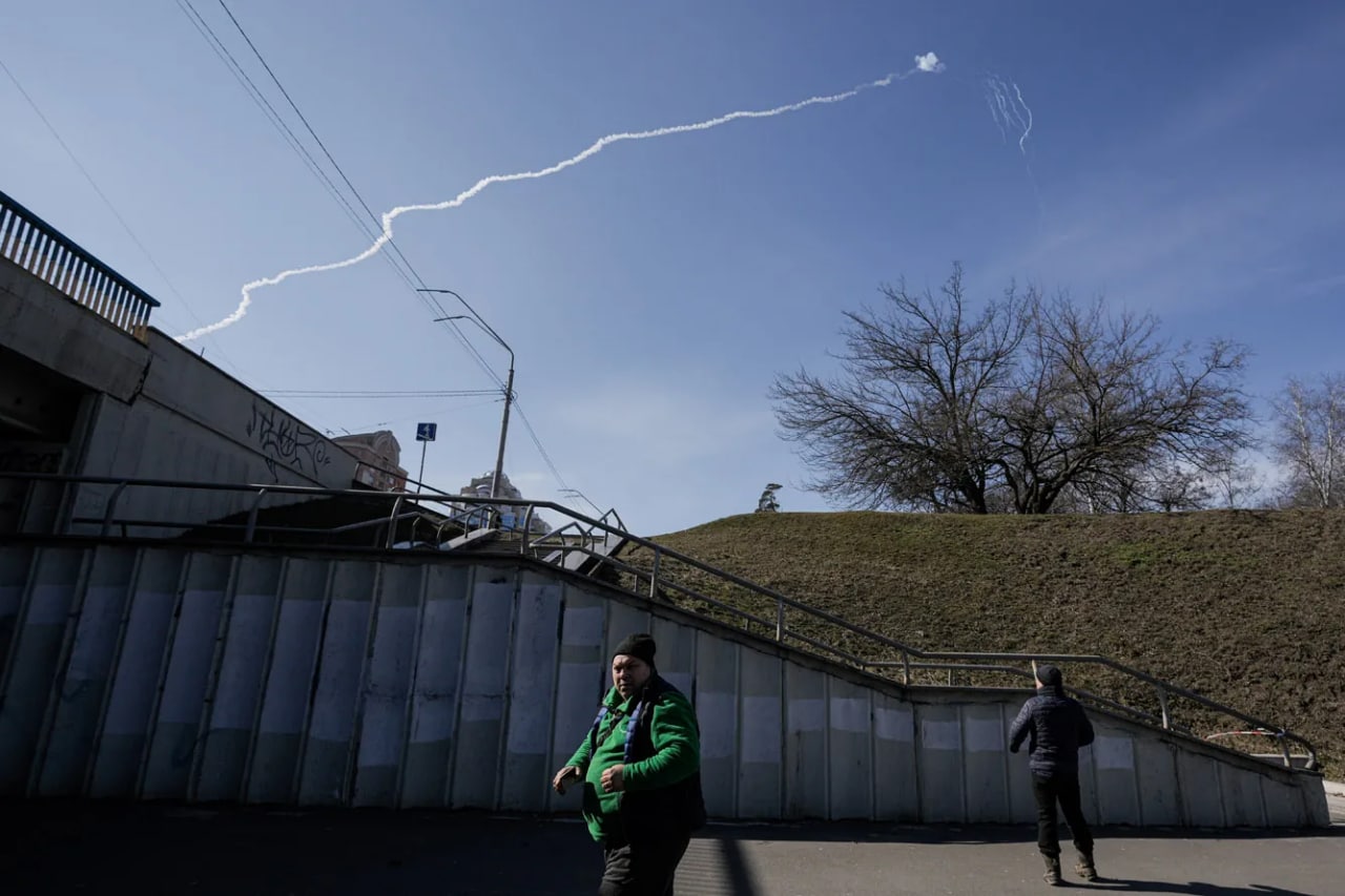 Kiyev osmonida raketa izi. 11-mart, 2022-yil