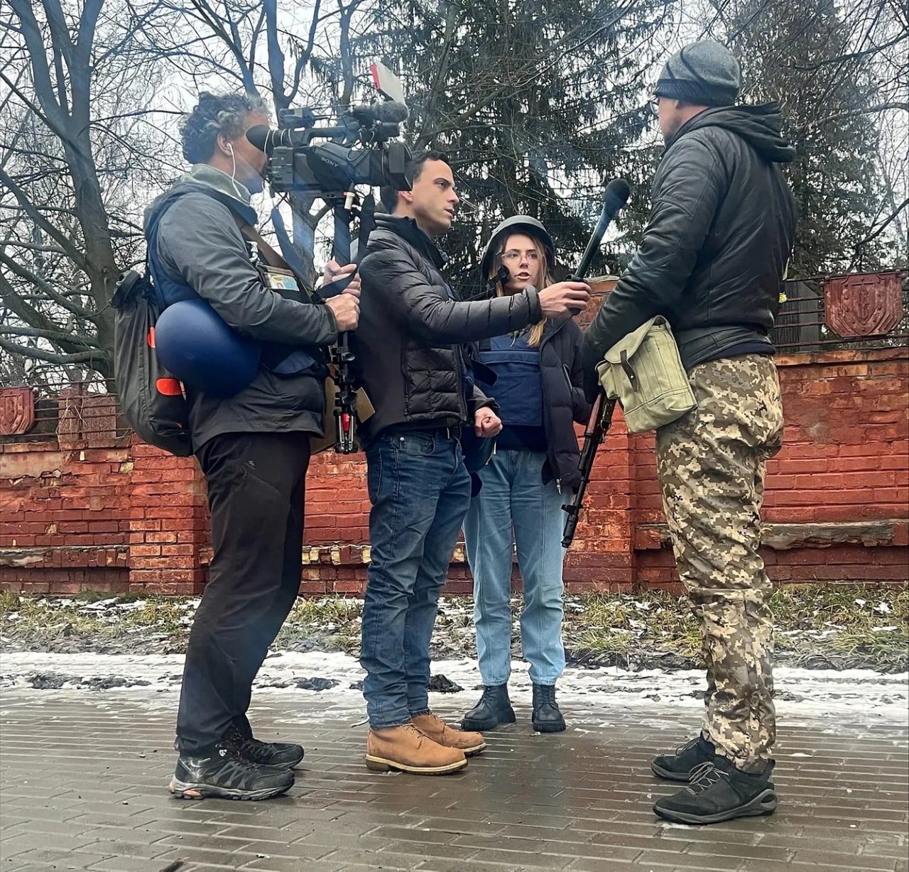 14-mart kuni Kiyev yaqinida vafot etgan Aleksandra Kuvshinova (o‘rtada) va Pyer Zakryevski (chapda)