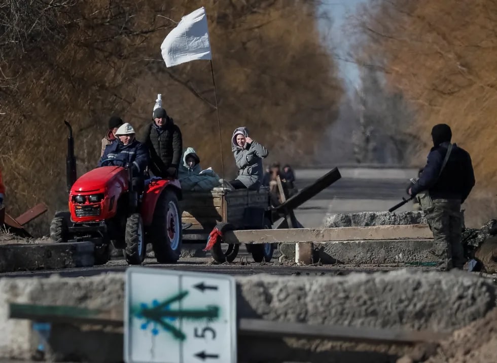 Ukraina harbiy nazorat punkti va Kiyev aholisi evakuatsiya jarayonida