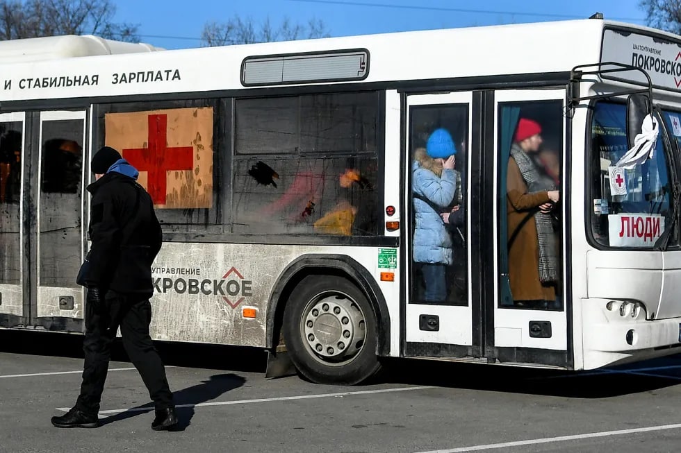 Мариуполдан одамларни эвакуация қилаётган автобус