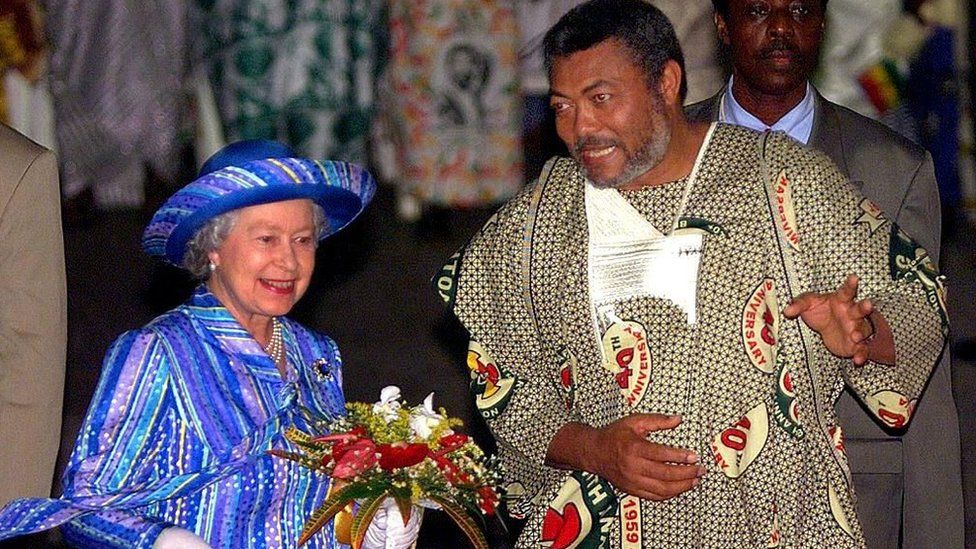 1999 йили Ганага Буюк Британия қироличаси Елизавета II ташриф буюради
