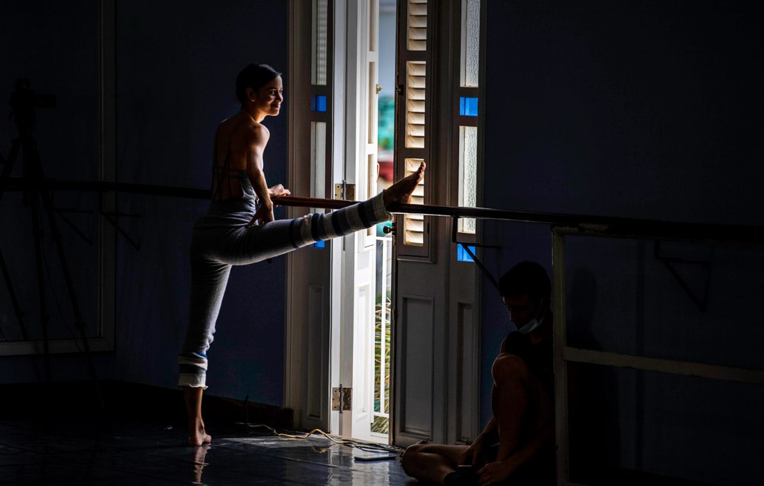 Kuba milliy baleti artistlari pandemiya sababli bir yillik tanaffusdan so‘ng sahnaga qaytishmoqda.