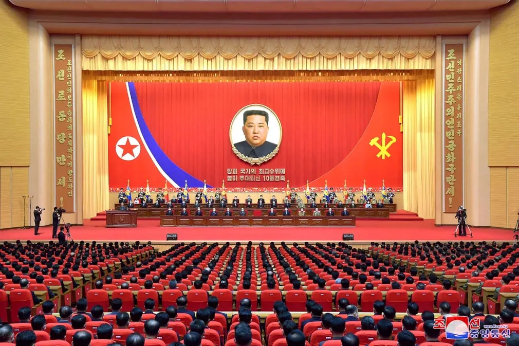 Ким Чен Иннинг Ишчилар партияси раҳбари сифатидаги 10 йиллигига бағишланган миллий йиғилиш.