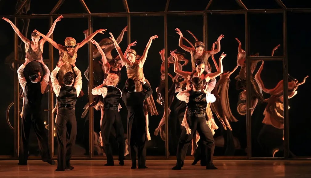 Буюк Гетсбининг театри очилиш маросимида иштирок этаётган шимолий балет аъзолари, Эдинбург.